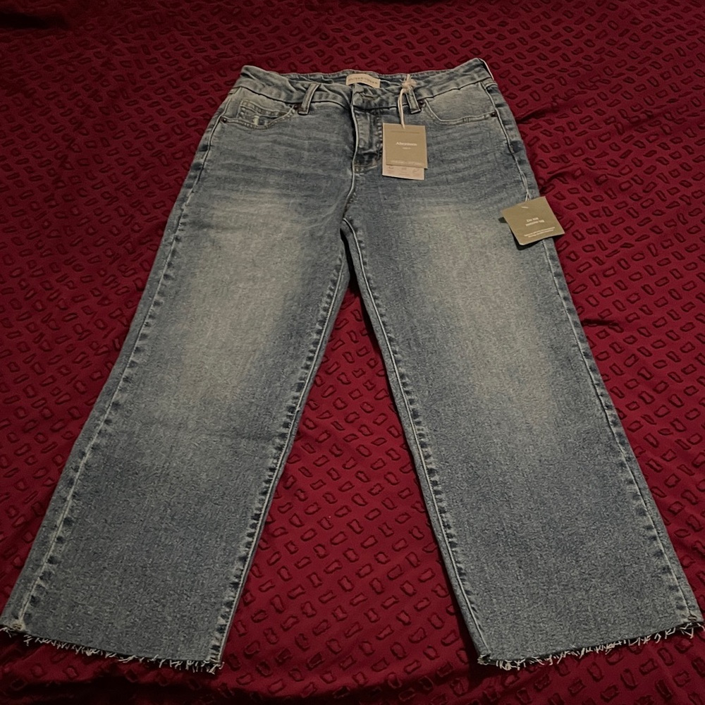 Stylish Women's Straight Leg Jeans in Light Blue - Picture 2 of 4